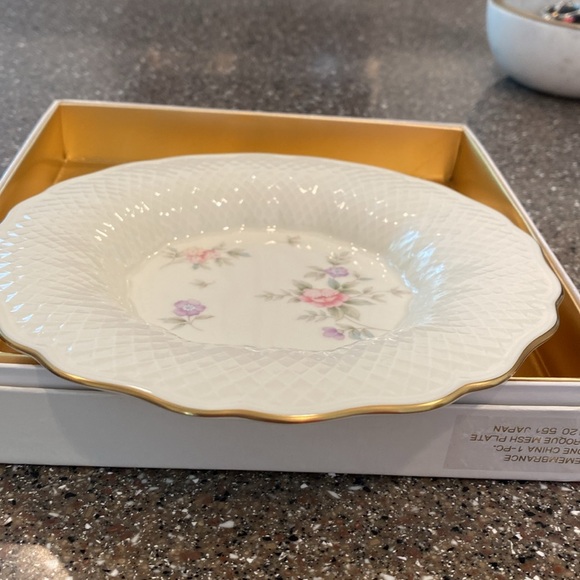 Mikasa Remembrance Bone China Baroque Mesh Plate B2120 551 - Picture 4 of 6